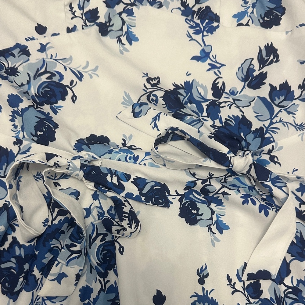 SHEIN Floral Blue and White Dress - Picture 4 of 6